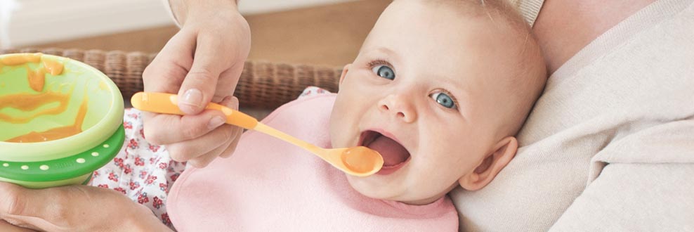 [Translate to spanish (latam):] learning to eat and drink